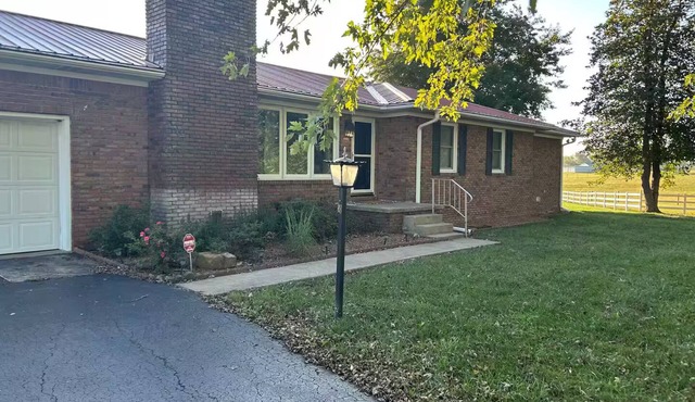 Cadiz Country Farmhouse-Lake Barkley & Hunting
