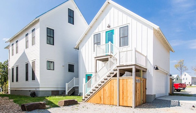 Carlton Landing! A beautiful apartment on Redbud Park