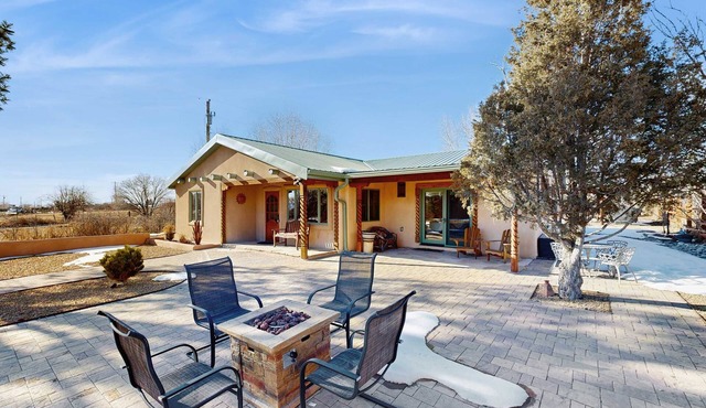 Casa de Rufina - Mountain Views, Firepit & Pets