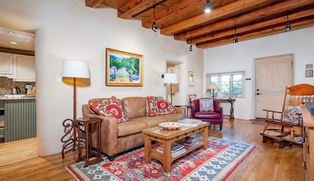 Casa Mimosa: 3 BR/3 BA - Historic Eastside Adobe, Stroll to Plaza and Canyon Rd