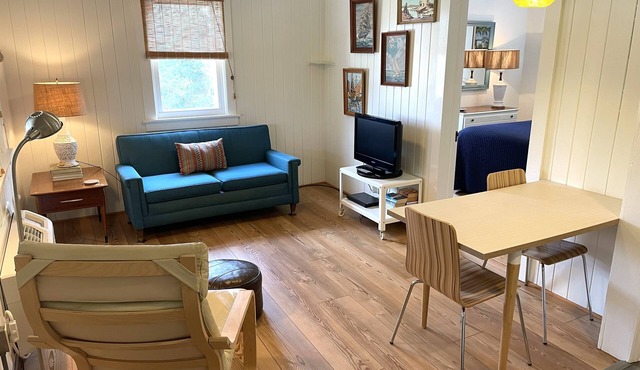 Centrally located in the heart of Ocracoke Village. Perfect for two!