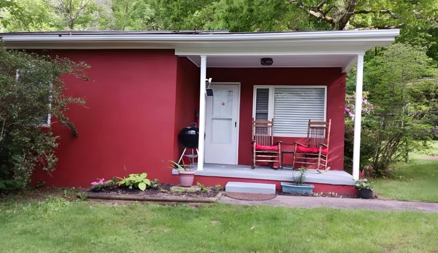 Charming 1BR Cottage by Blue Ridge Pkwy & Smokey Mountains