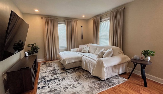 Charming 2-bedroom house with AC in New Albany