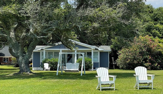 Charming 2-bedroom cottage in Sneads Ferry with WiFi and AC