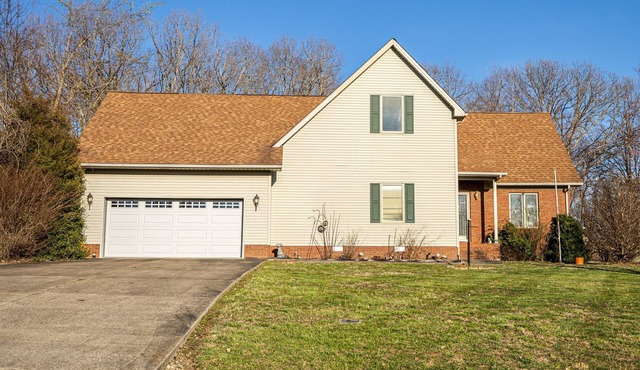 Charming 3-bedroom 2.5 Bath Home in Cadiz and Land Between The Lakes