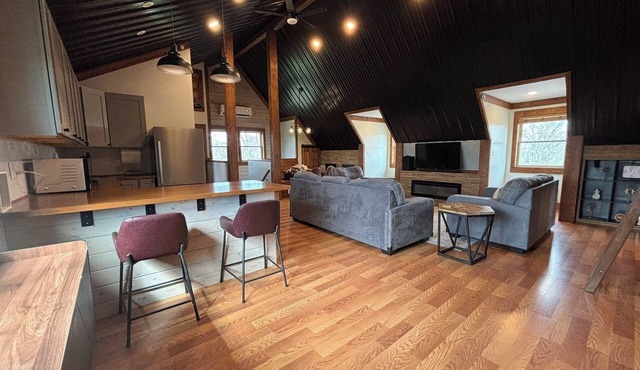 Charming 3-bedroom Loft on the Bourbon Trail.