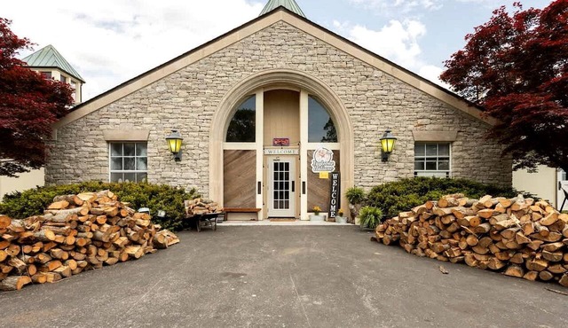 Charming Boutique Farm Stay Near Nashville – Cozy Horse Stall Suite