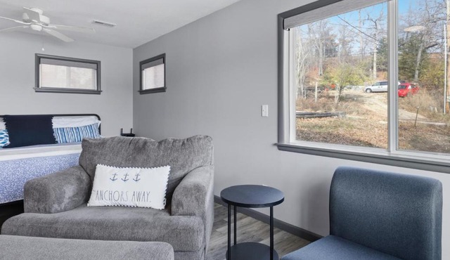 Charming & Cozy Waterfront Cabin at 21mm Near Shorty Pants