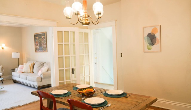 Charming Highlands Apartment: Heart of Louisville