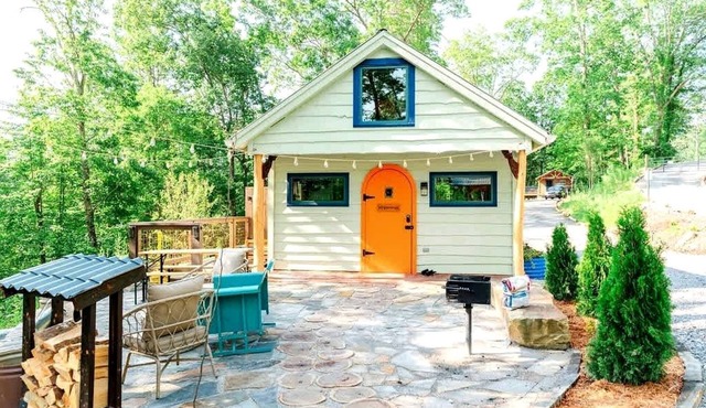 Charming Pet-Friendly Cabin with Stunning Mountain Views in Chattanooga, Tennessee