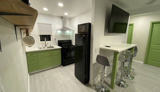 Charming two bedroom bungalow blocks from U of A!