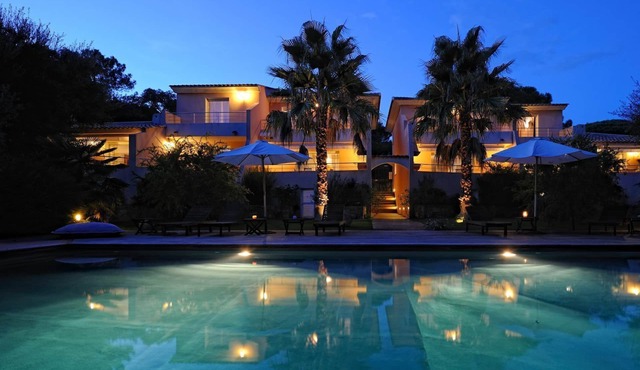 Charming * villa with heated pool, near downtown