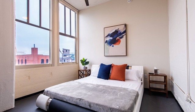 Chic 2BR Open Loft with Amazing View (centrally located in downtown Louisville)