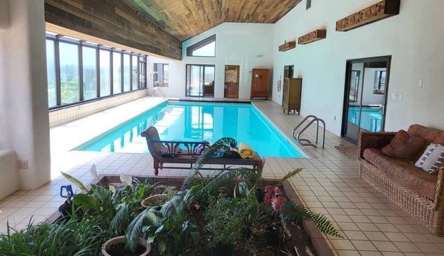 Cielo Taos Estate with indoor pool & hot tub