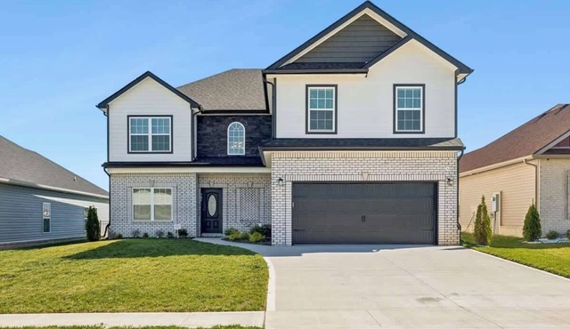 Clarksville Pond House Near Fort Campbell