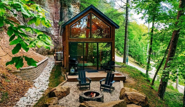 Cliffside Nordic Cabin | Pet Friendly | Sleeps 4