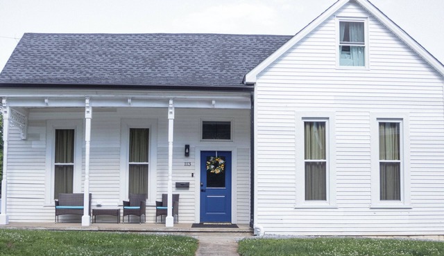 Close to Mammoth Cave and other wonderful attractions. location.