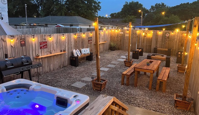 CMA FEST Retreat | HOT TUB, Games, & Backyard Fun