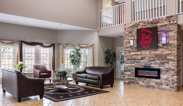Comfort & Convenience! Pool, Pets Welcome, Close to Window on the Plains Museum!