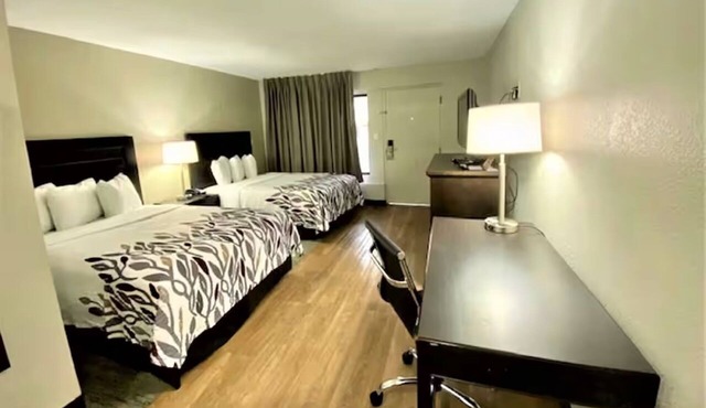 Comfortable Two-Bed Stay | Outdoor Pool | Near Museums, Zoo & Stadium Events