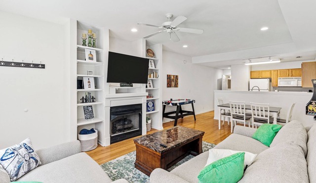 Condo in the Highlands walkable to restaurants, bars, and shopping