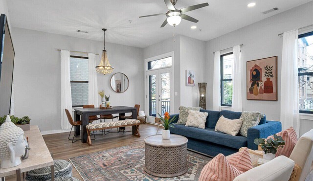 Condo Near Belmont, Vanderbilt, Music Row with Free Parking