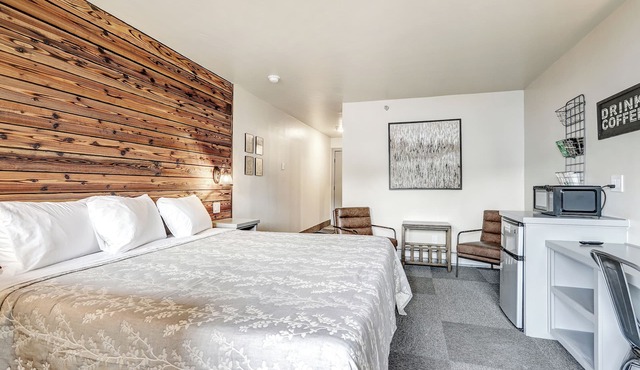 Convenient Location | Elk Horn Lodge 202