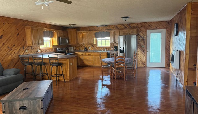 Country Comfort on Lake Cumberland! 5 miles from Marina Rowena; Lake Cumberland