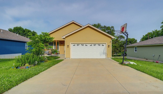 Covered Balcony! Family-Friendly Lansing Home