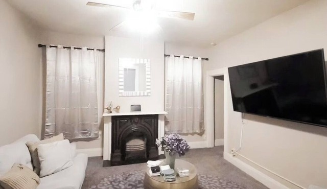 Cozy 1-bedroom apartment in amazing Cincinnati with AC Minutes to Paycor Stadium