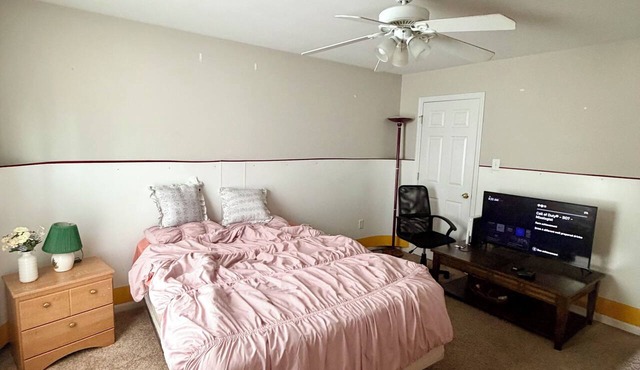 Cozy 1-bedroom house in beautiful St. Peters with AC