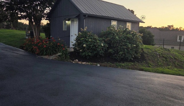 Cozy 1-bedroom studio in tranquil Lenoir City with AC DOCK AND LAKE ACCESS