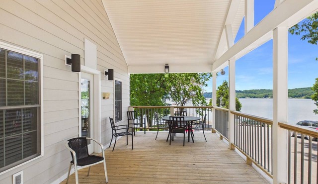 Cozy 2-bedroom Bayside Cottage located at Eddy Creek Marina Resort