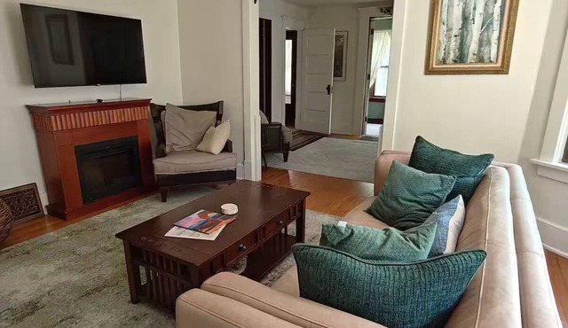 Cozy 3 Bedroom Home in Omaha