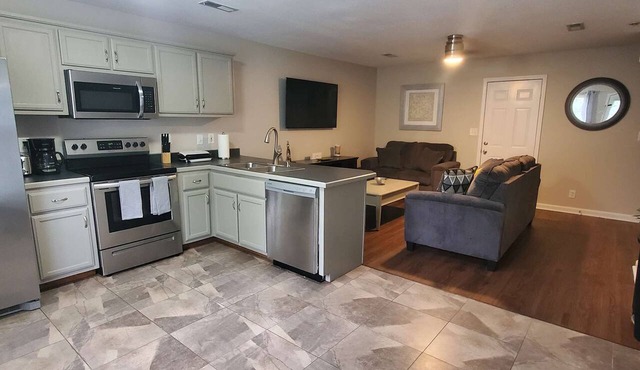 Cozy Clarksville 2BR Home Near Fort Campbell
