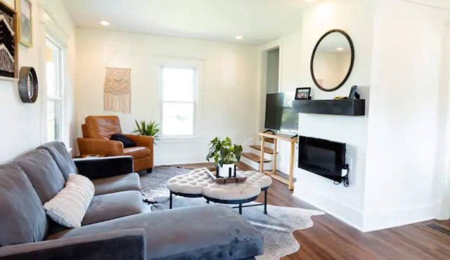 Cozy farmhouse on Kentucky horse farm
