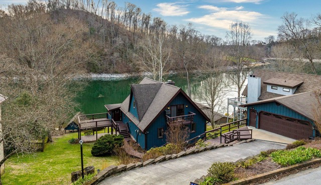 Cozy Lake house on Boone Lake with private dock