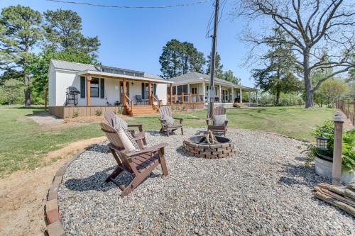 Cozy Retreat w/Ponds, Kayaks & Fire Pit