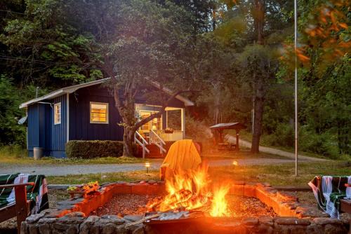 Cozy Smoky Mtn Cabin Near Bryson City Fire Pit