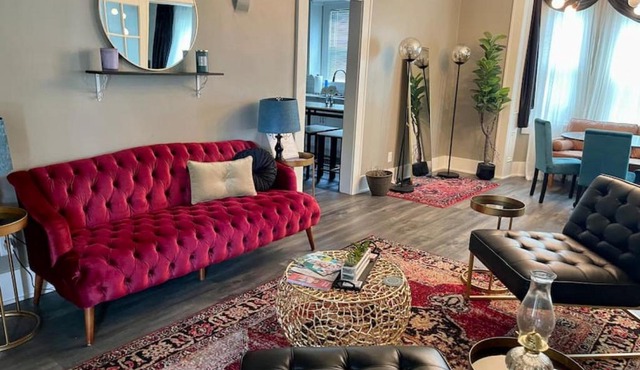 Cozy vintage getaway minutes from downtown