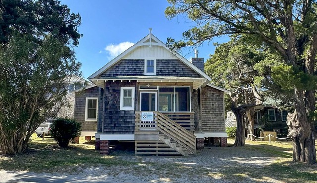 CR61: Cedar Tree Cottage: Historic Charm | Wheelchair Ramp