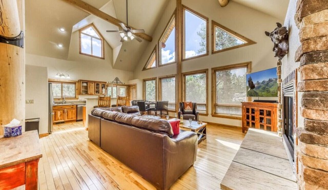 Crazy Horse Lodge-Lux Log Cabin-Hot Tub-Pool Table