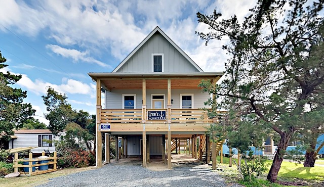 Crew's Quarters: Dog friendly convenient to restaurants, shops and galleries