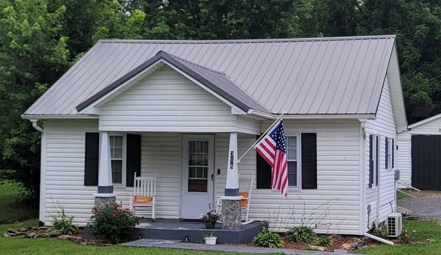 Delightful 2-bedroom house in Jamestown, a short drive from Lake Cumberland