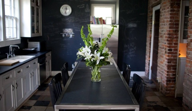 Designer's Home in Belmont/12 South