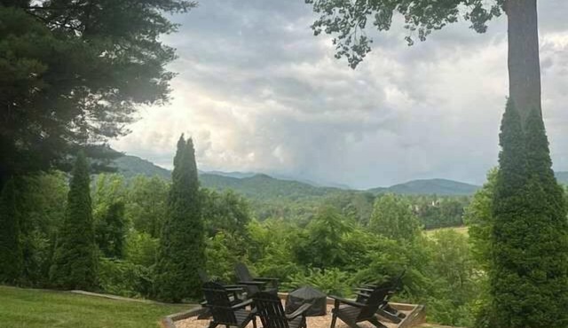 Dog-friendly mountain home with large deck and stunning mountain views