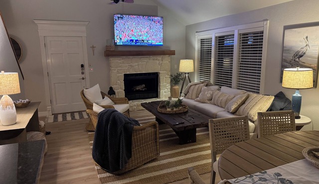 Dogwood Cliff Cozy 2-bedroom condo in the amazing Coves gated community