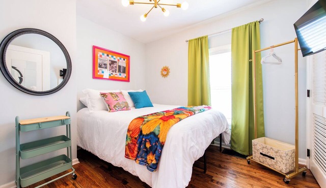 Don't Panic at the Disco · 3 Bed · Walkable · Fire Pit · 5 Min to Louisville