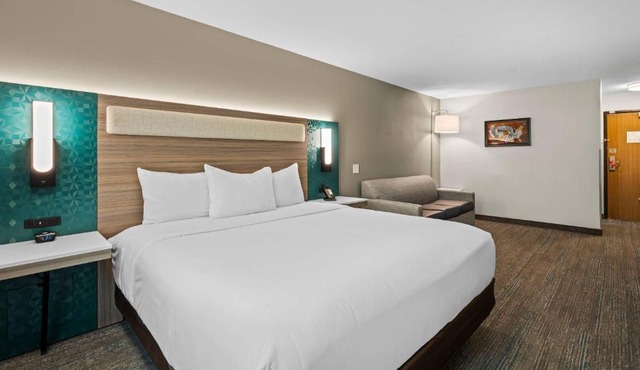 Econo Lodge Inn & Suites Santa Fe South