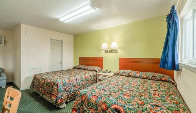 Enjoy 3 Modern Rooms Close to Cimarron’s Cultural and Historic Sites
